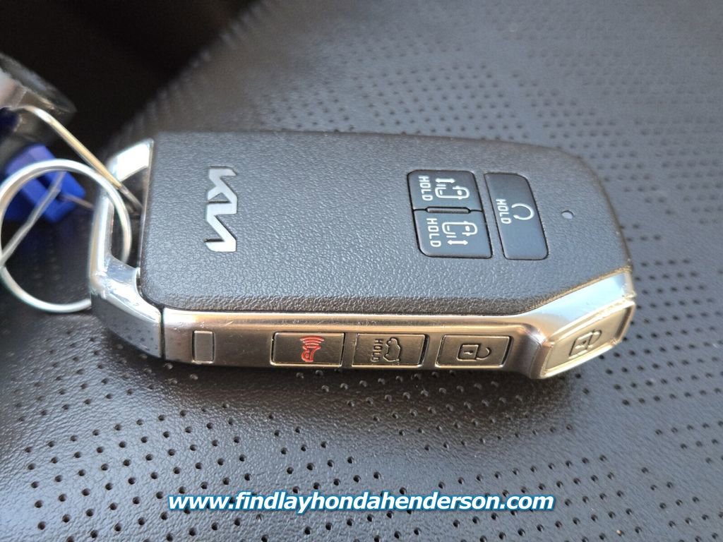 Used 2024 Kia Carnival EX FWD image 30
