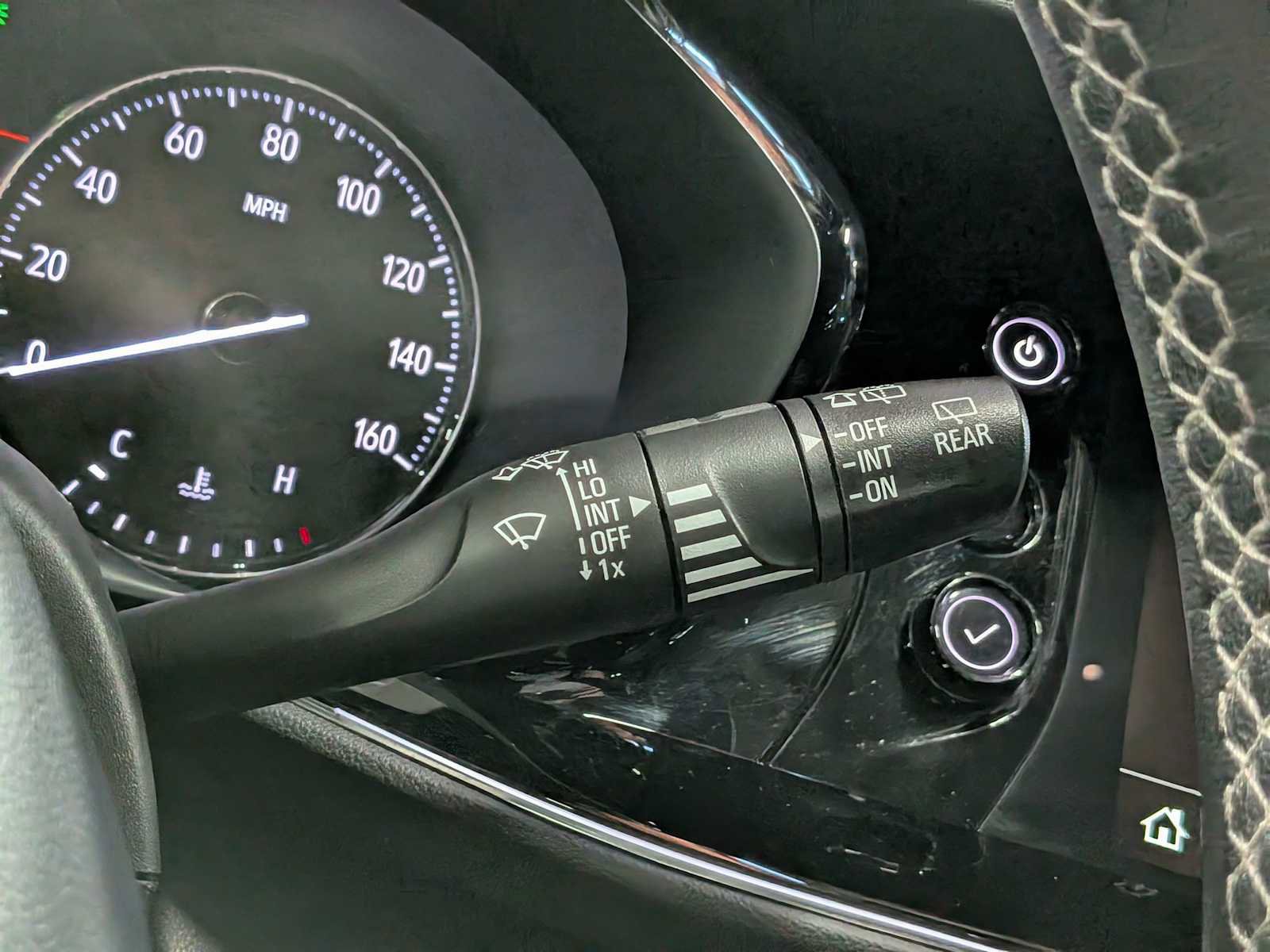 Used 2022 Buick Envision Avenir w/ Technology Package II image 27