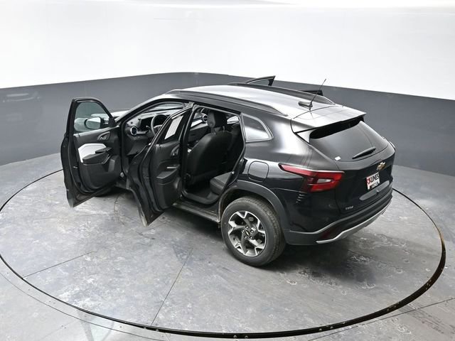 Used 2025 Chevrolet Trax LT image 58