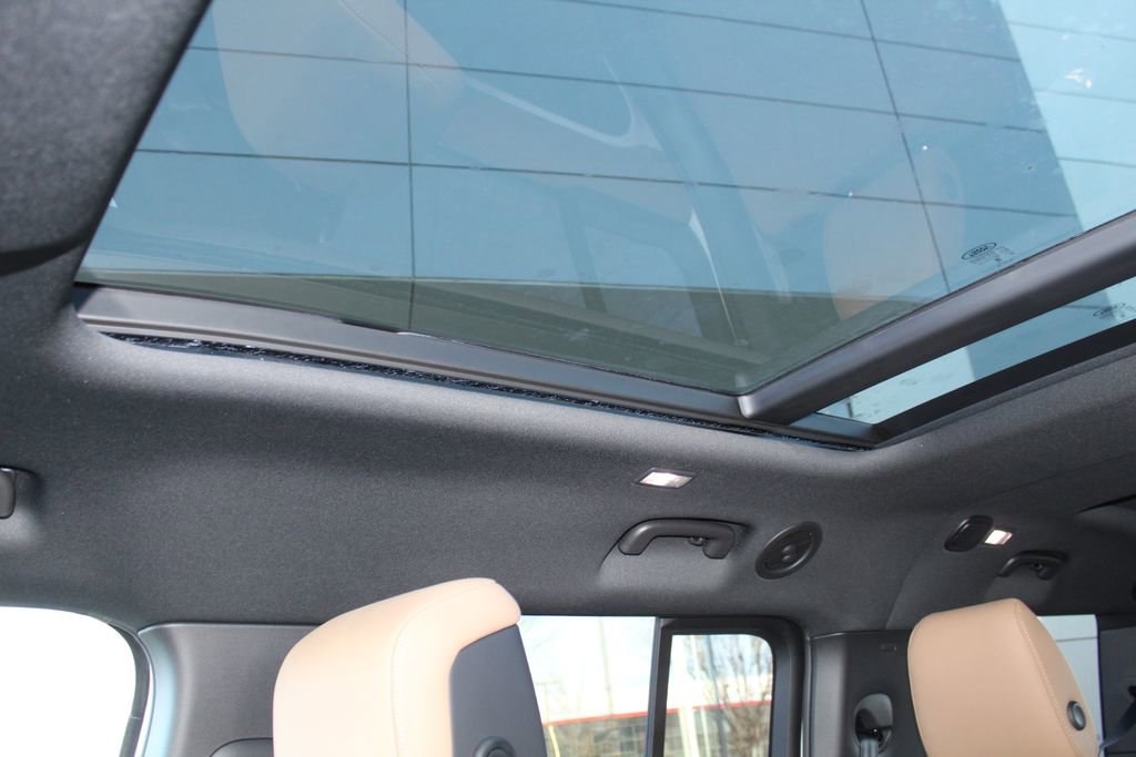 New 2026 Land Rover Defender 130 X-Dynamic SE image 19