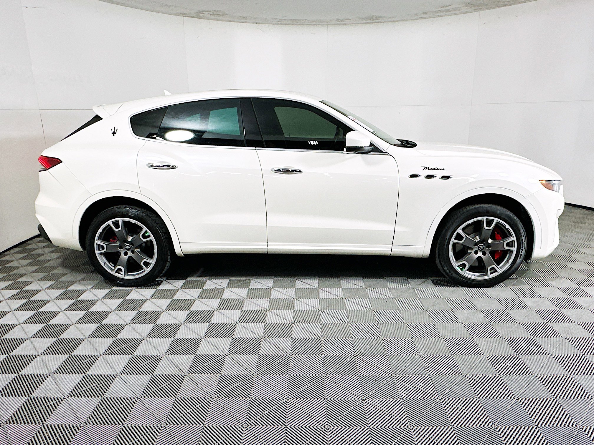 Used 2022 Maserati Levante Modena image 2