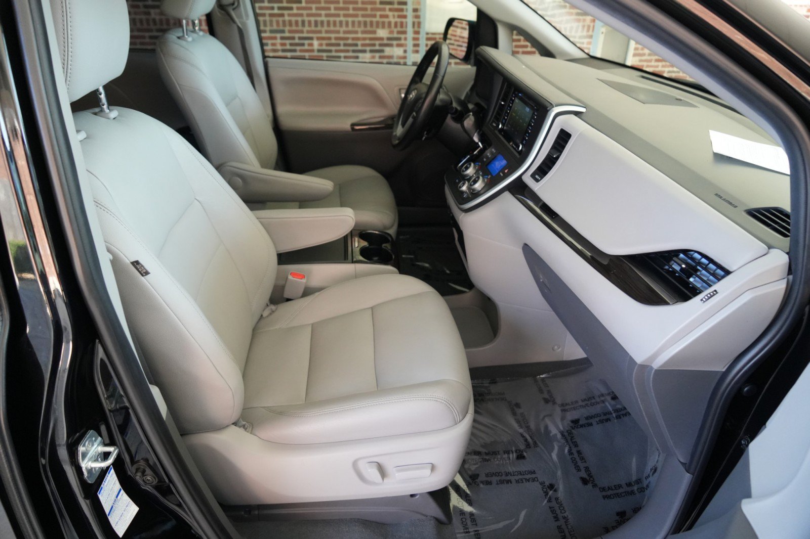 Used 2020 Toyota Sienna XLE Premium AWD/4WD image 39