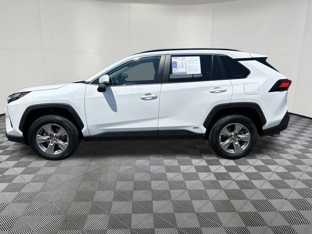 Used 2025 Toyota RAV4 XLE AWD/4WD image 4