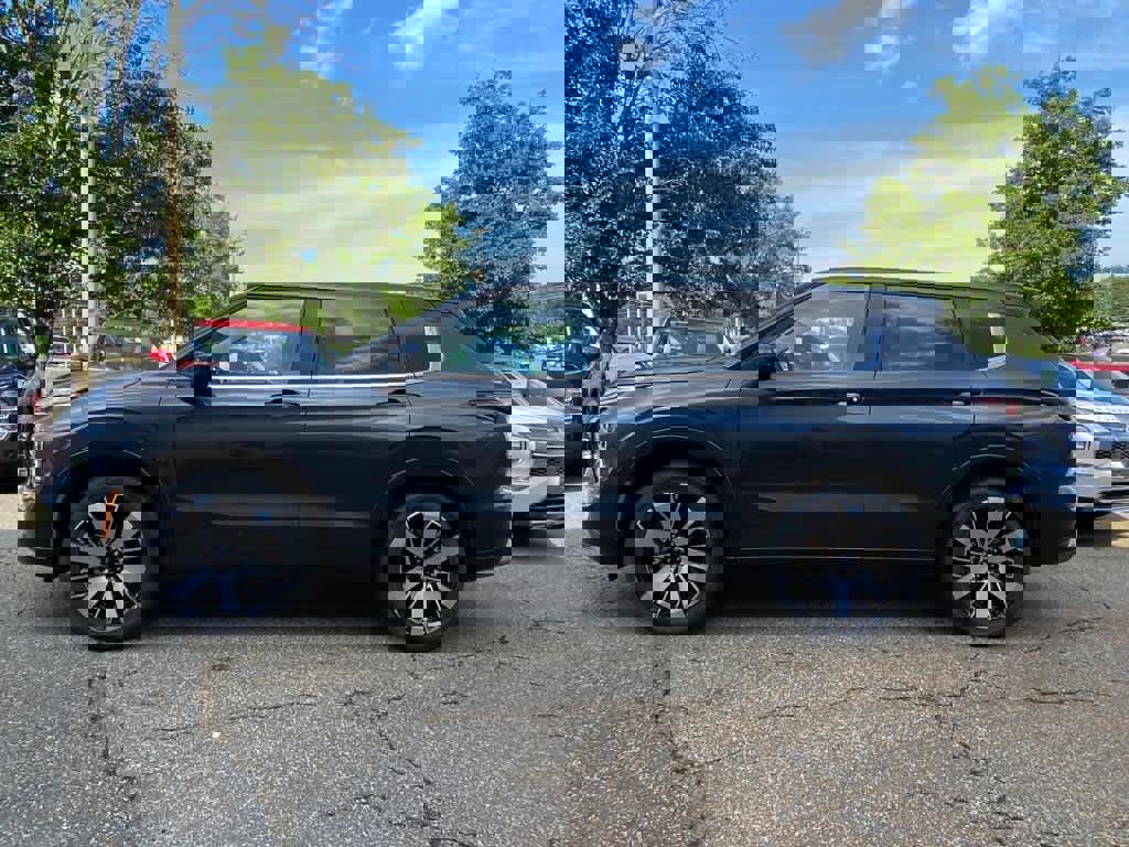 New 2025 Mitsubishi Outlander SE image 2