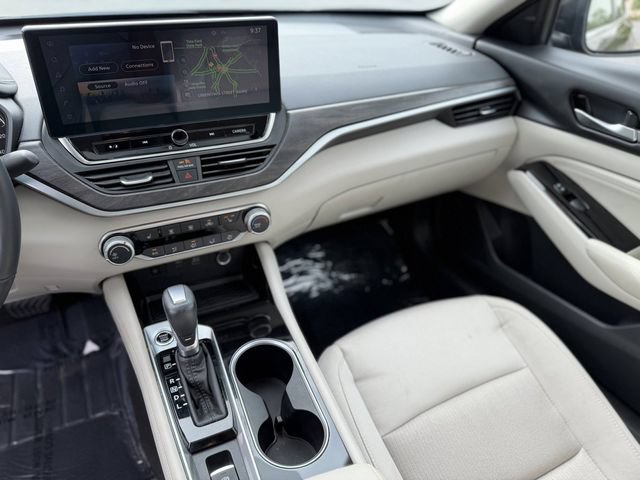 Used 2023 Nissan Altima 2.5 SV w/ SV Premium Package FWD image 16