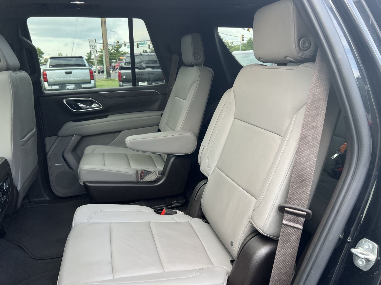 Used 2023 Chevrolet Tahoe Z71 w/ Luxury Package AWD/4WD image 25