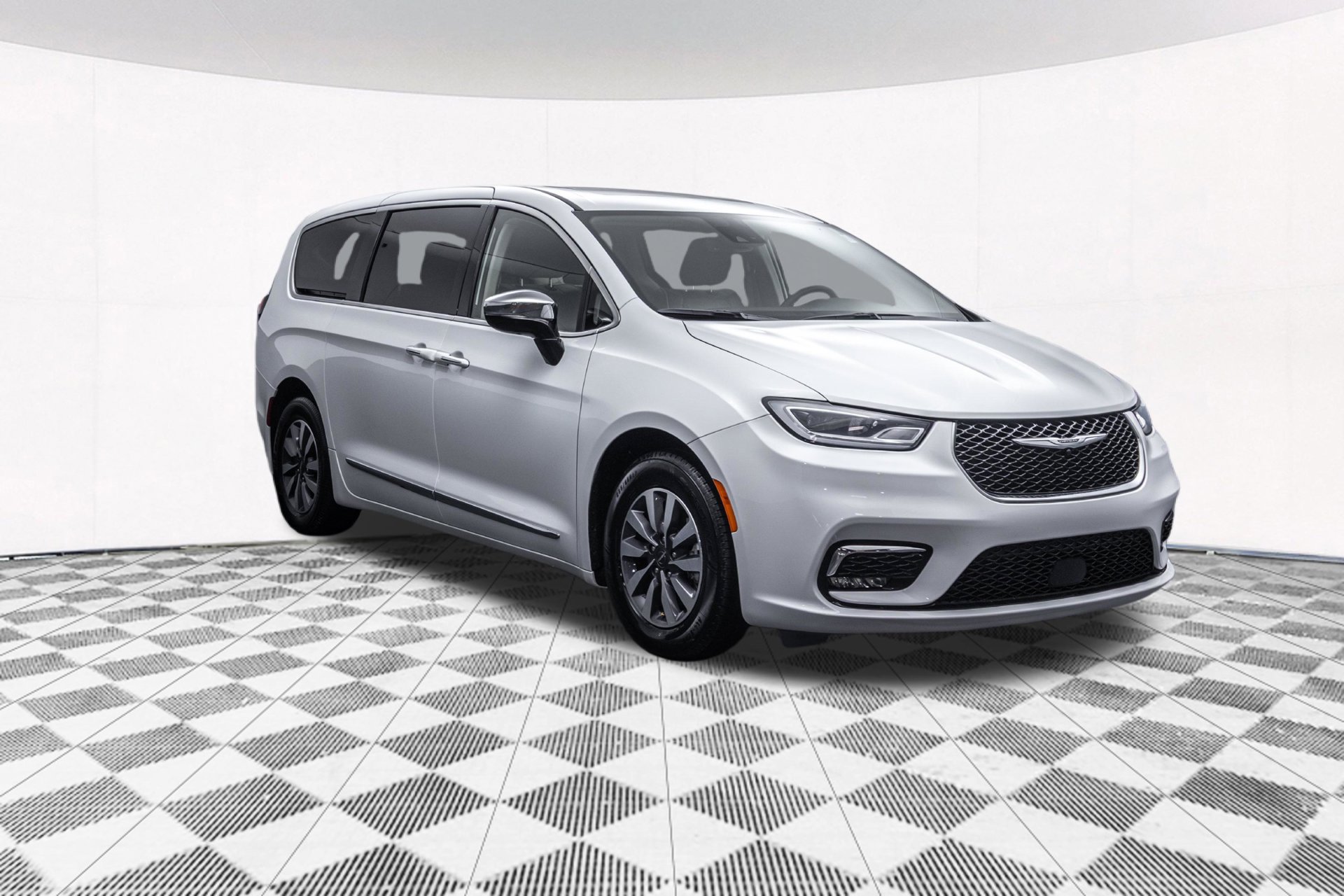 Used 2023 Chrysler Pacifica Limited FWD image 15