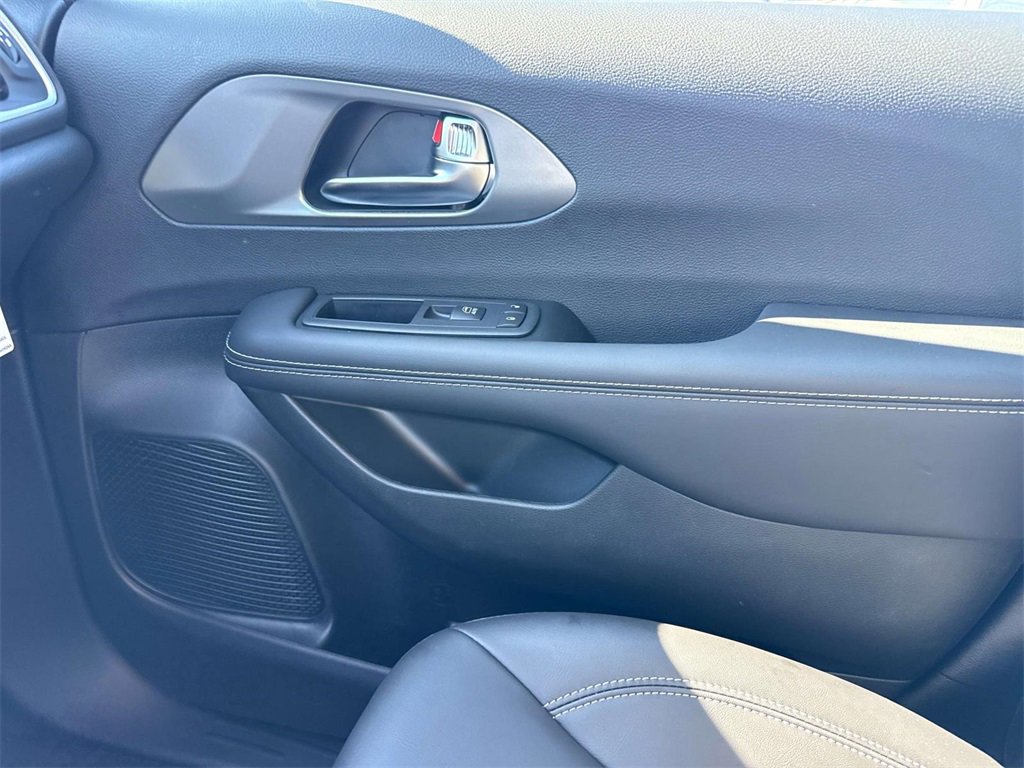 New 2026 Chrysler Voyager LX image 37