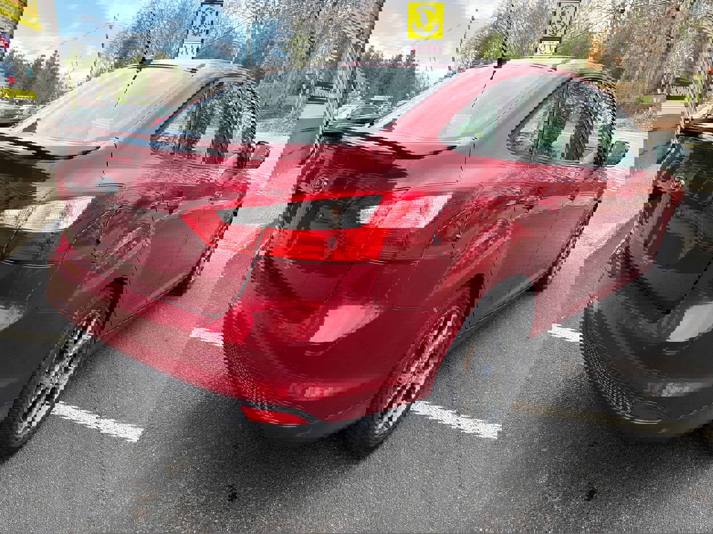 Used 2014 Ford Focus SE w/ Equipment Group 201A image 5