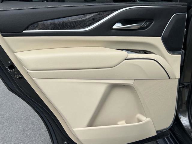 Used 2021 Cadillac Escalade Premium Luxury AWD/4WD image 11