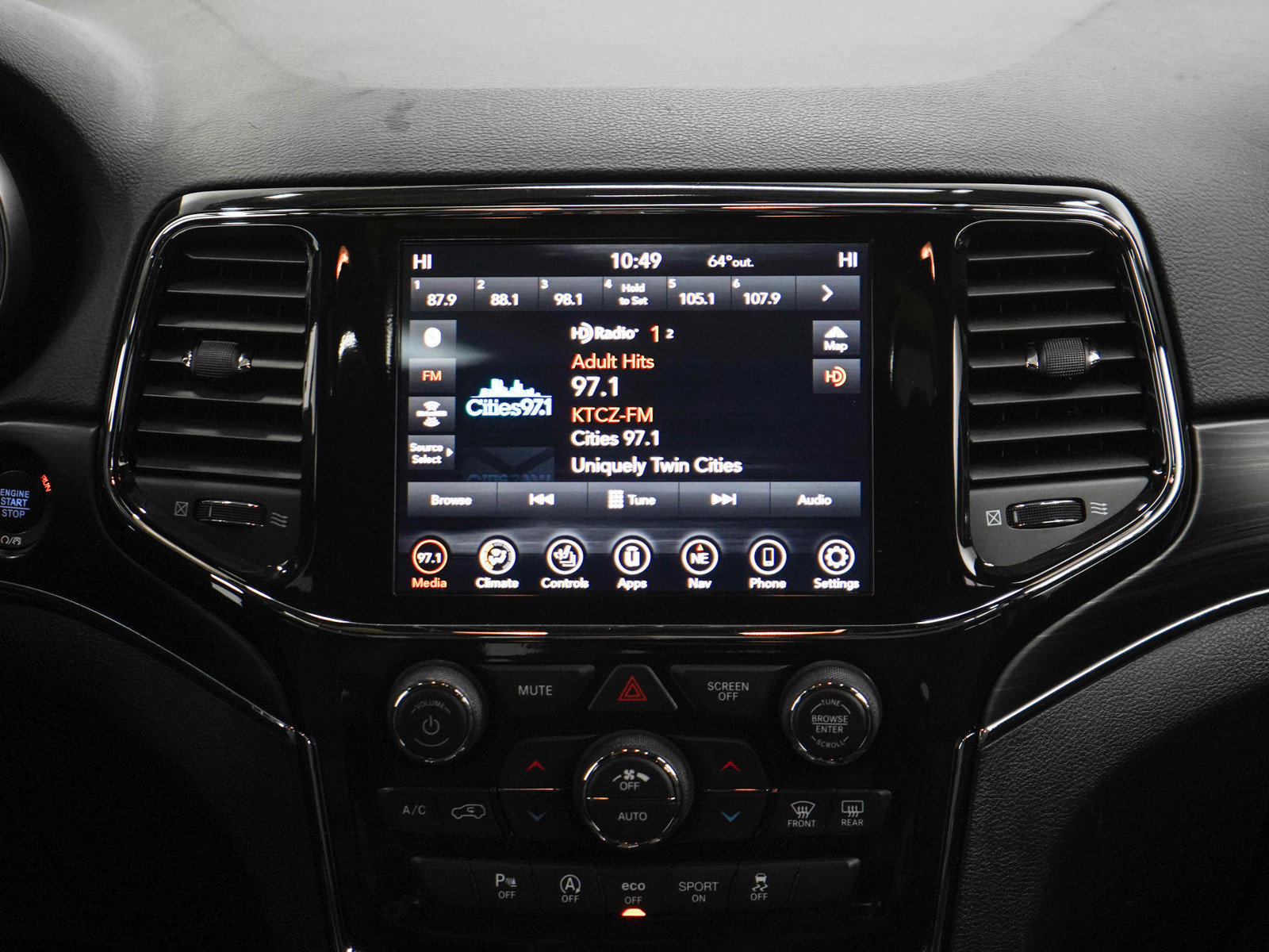 Used 2021 Jeep Grand Cherokee Limited AWD/4WD image 15