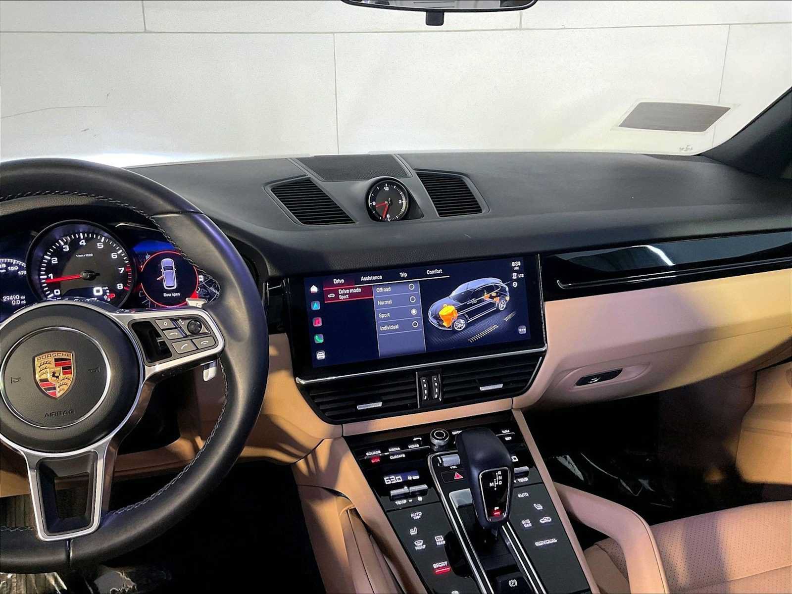 Certified 2022 Porsche Cayenne AWD/4WD image 16