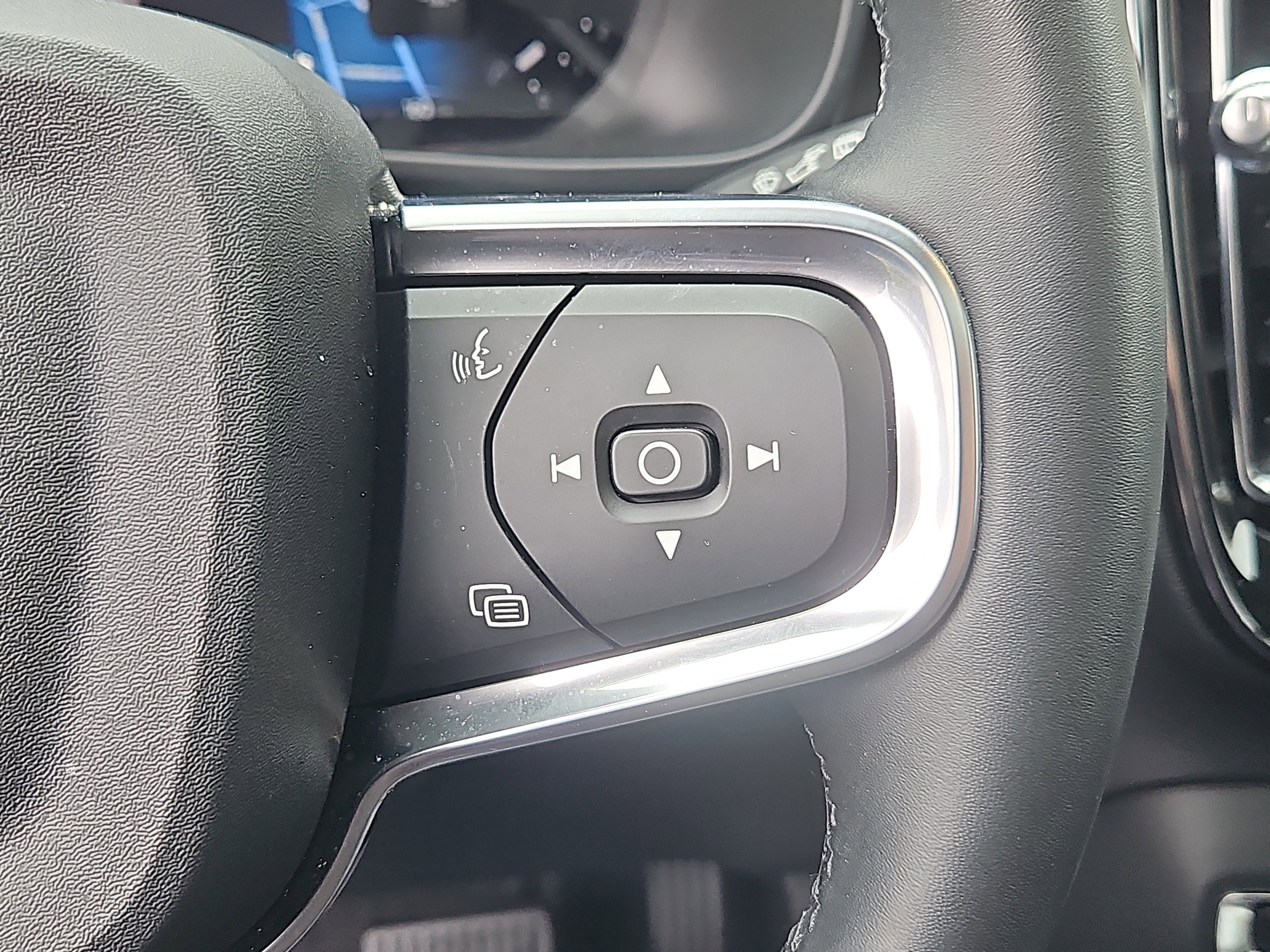 Used 2025 Volvo XC40 B5 Ultra w/ Protection Package Premier AWD/4WD image 21