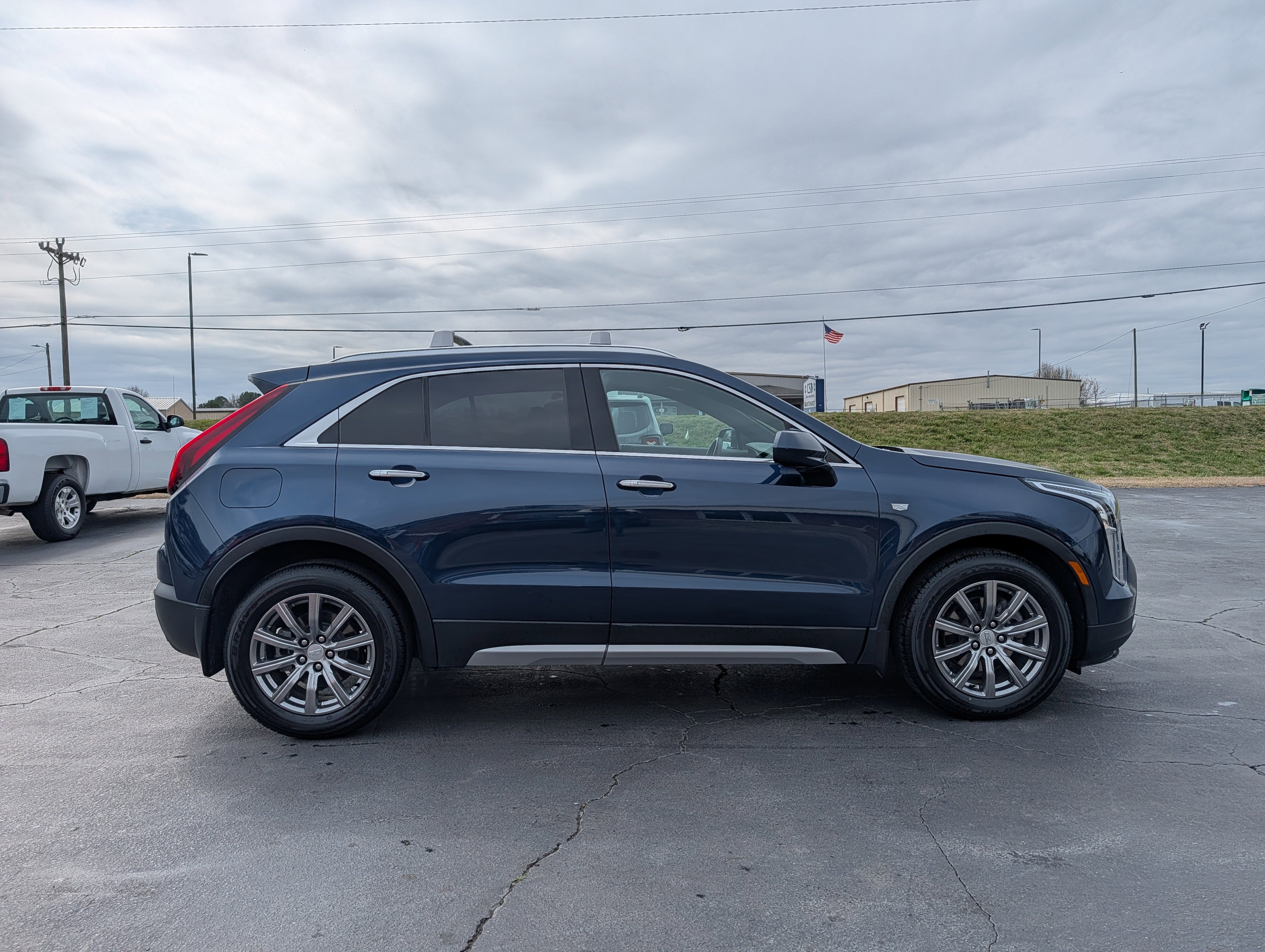 Used 2020 Cadillac XT4 Premium Luxury w/ Cold Weather Package image 5