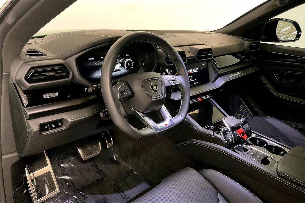 Used 2025 Lamborghini Urus SE AWD/4WD image 7