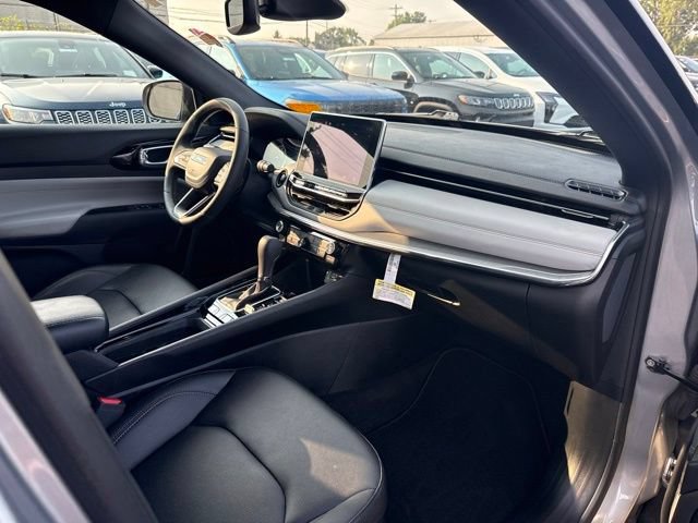 Used 2024 Jeep Compass Limited AWD/4WD image 28