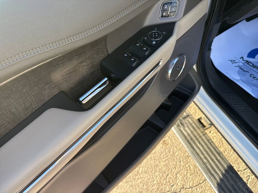 Used 2021 Ford Expedition Limited image 11