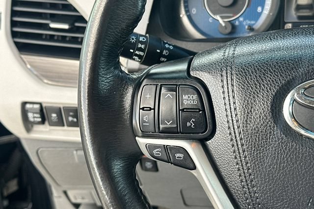 Used 2017 Toyota Sienna XLE w/ XLE Navigation Package FWD image 28