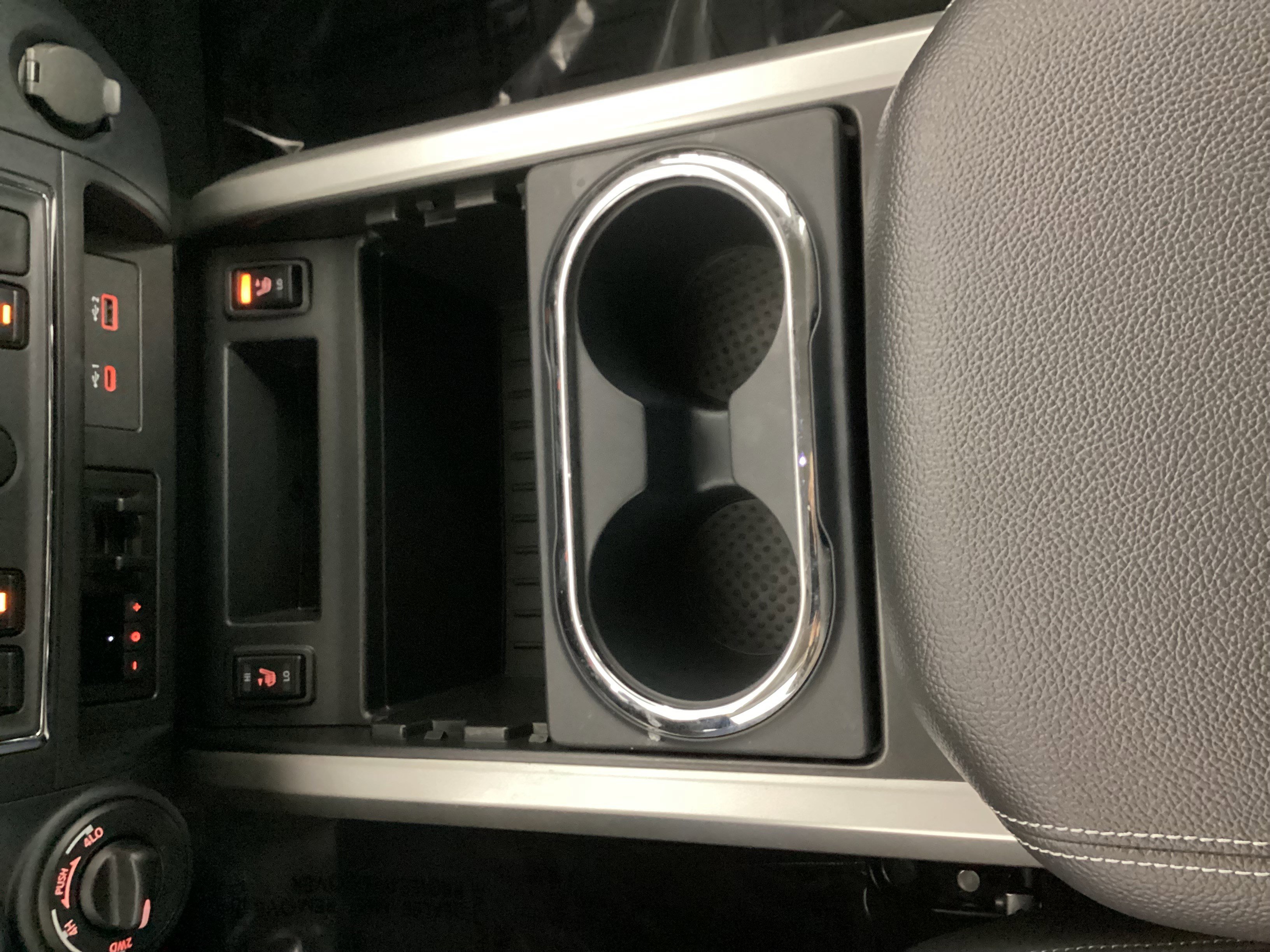 Used 2024 Nissan Titan SV w/ SV Convenience Package image 20