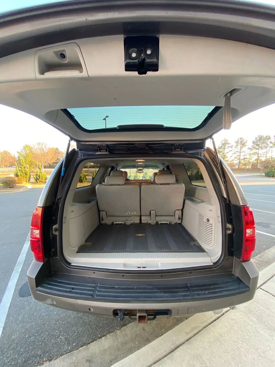 Used 2013 Chevrolet Suburban LT image 16