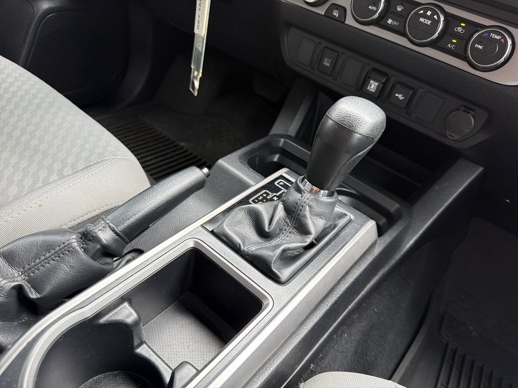 Used 2022 Toyota Tacoma SR5 AWD/4WD image 19