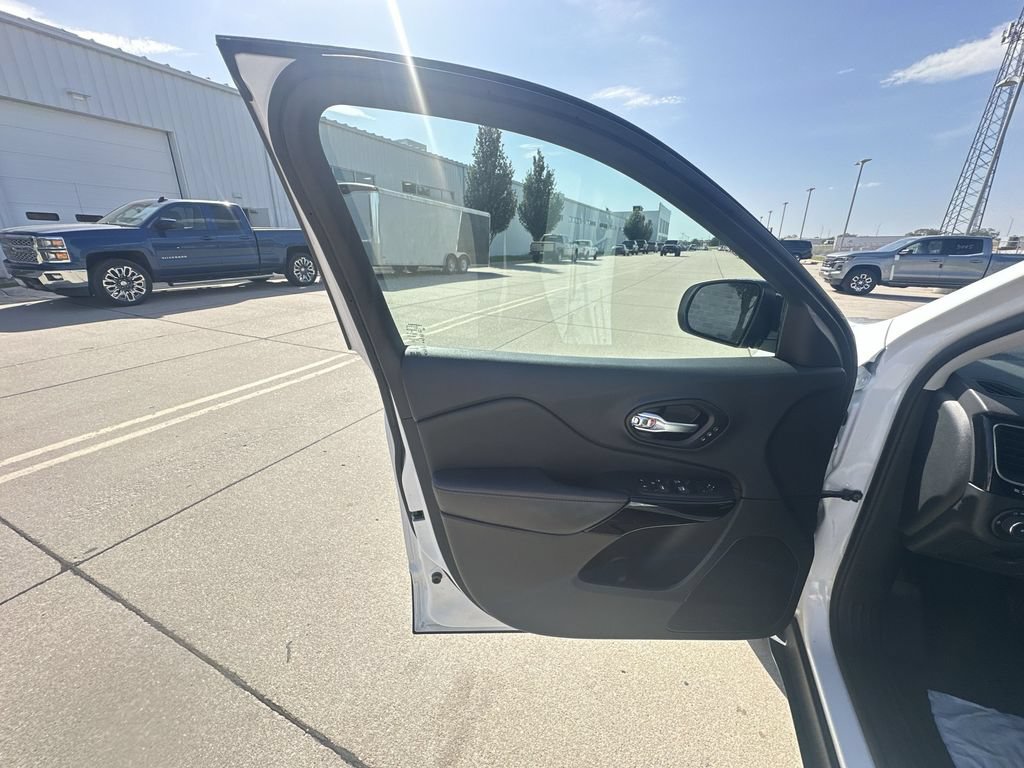 Used 2023 Jeep Cherokee Altitude Lux w/ Lux Elite Package AWD/4WD image 23
