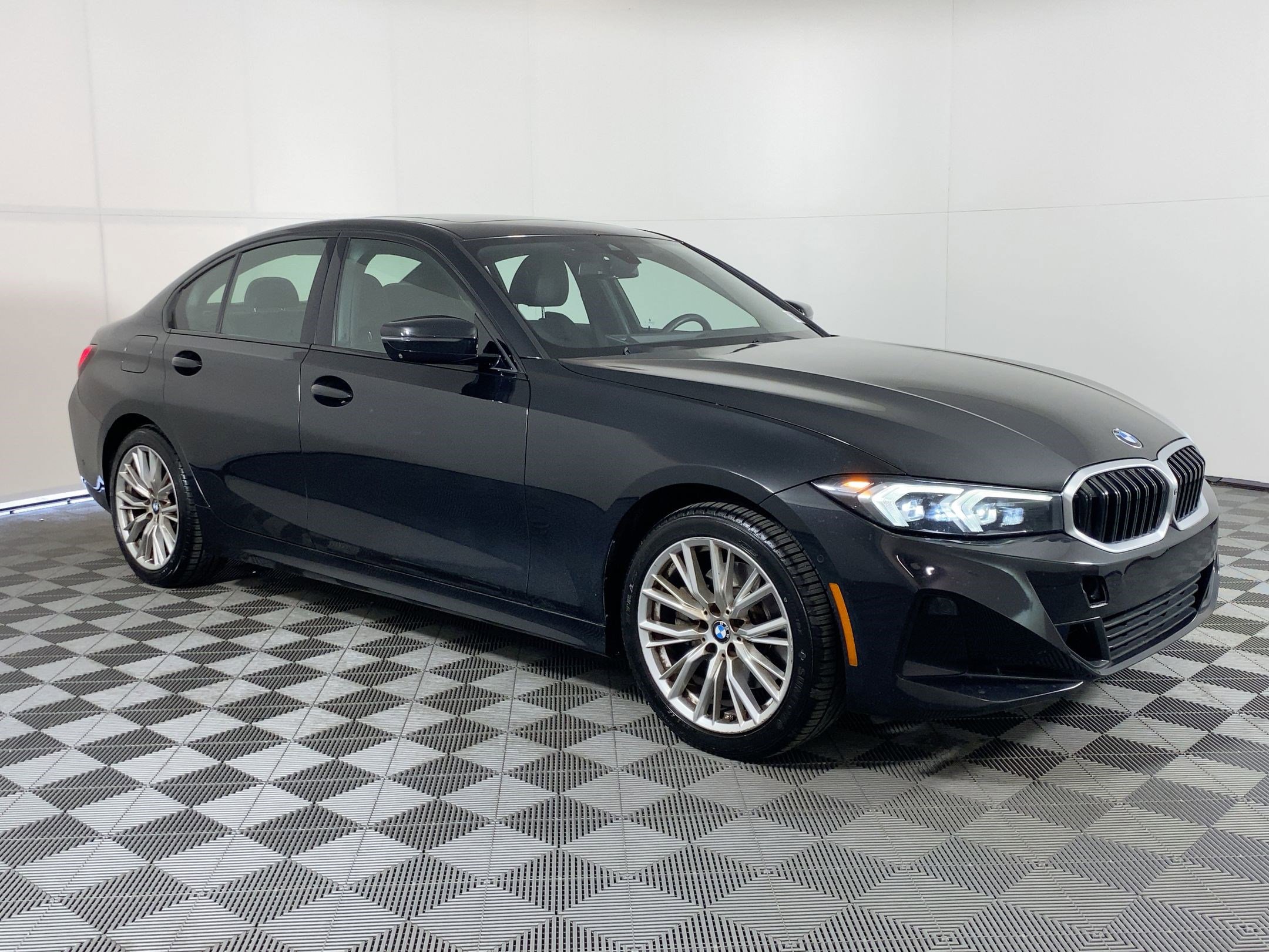 Used 2023 BMW 330i Sedan w/ Premium Package image 6