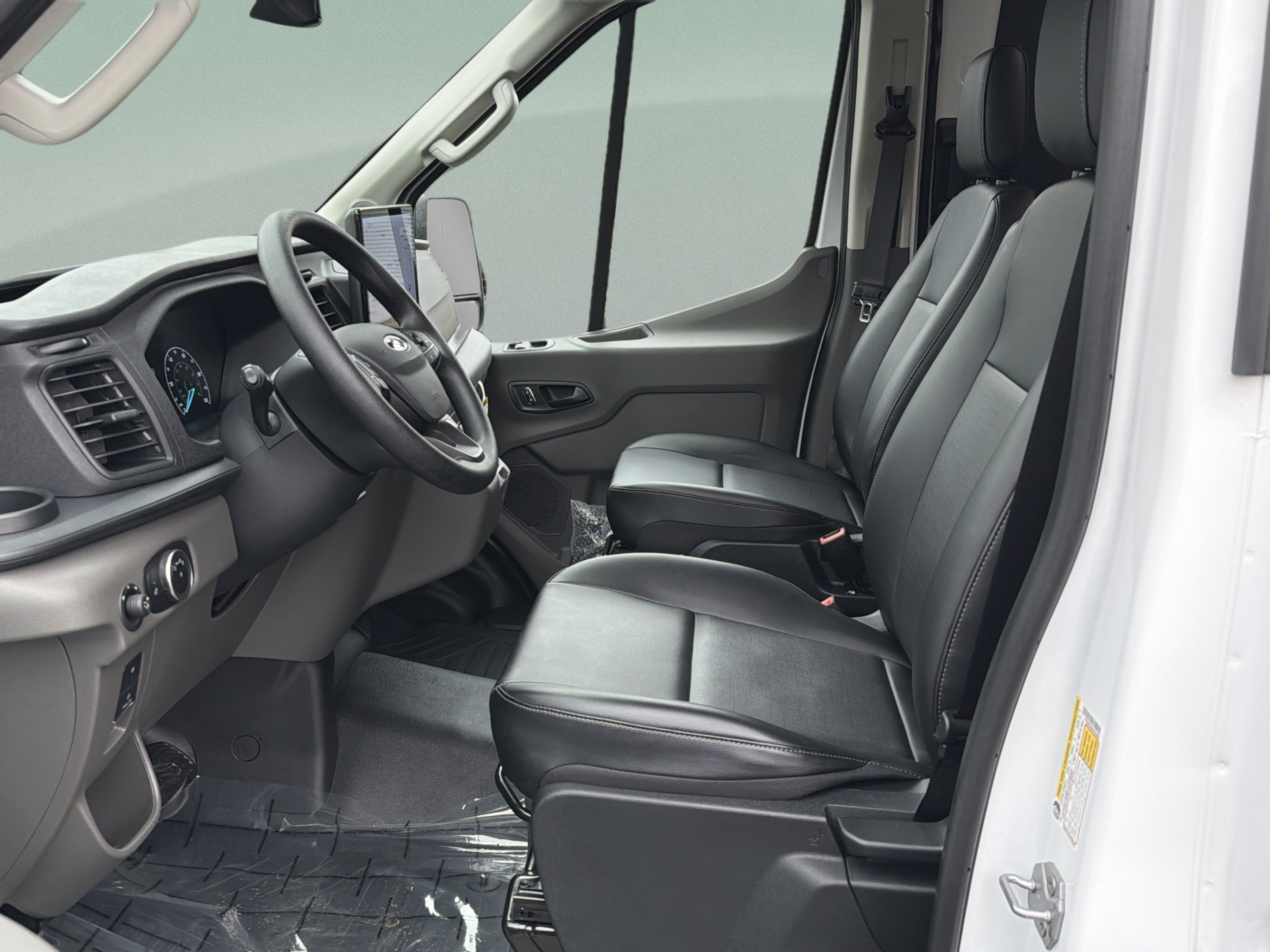 New 2025 Ford E-Transit 148 Medium Roof w/ Load Area Protection Package RWD image 15