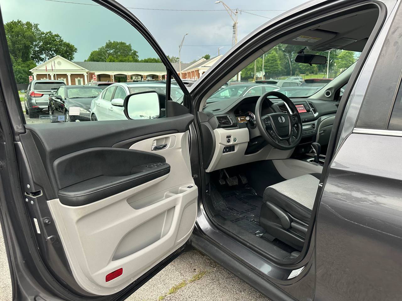 Used 2017 Honda Ridgeline RT image 13