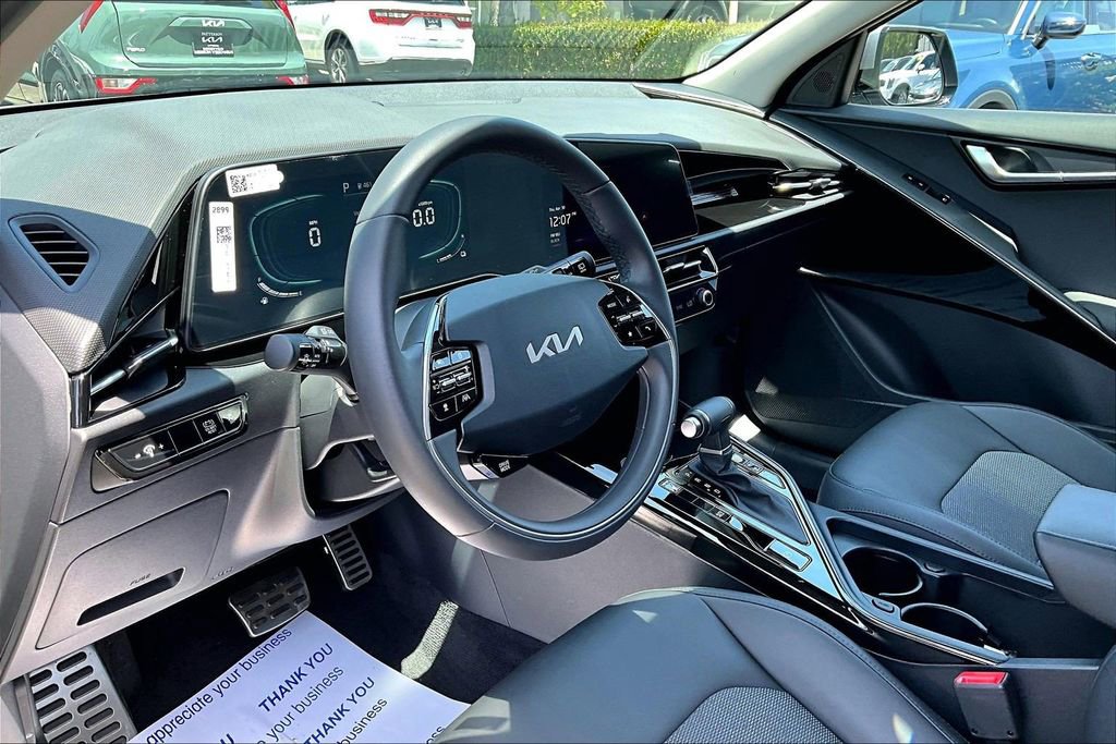 Certified 2025 Kia Niro EX Touring FWD image 9