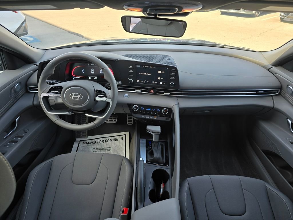 Used 2025 Hyundai Elantra Sport image 19
