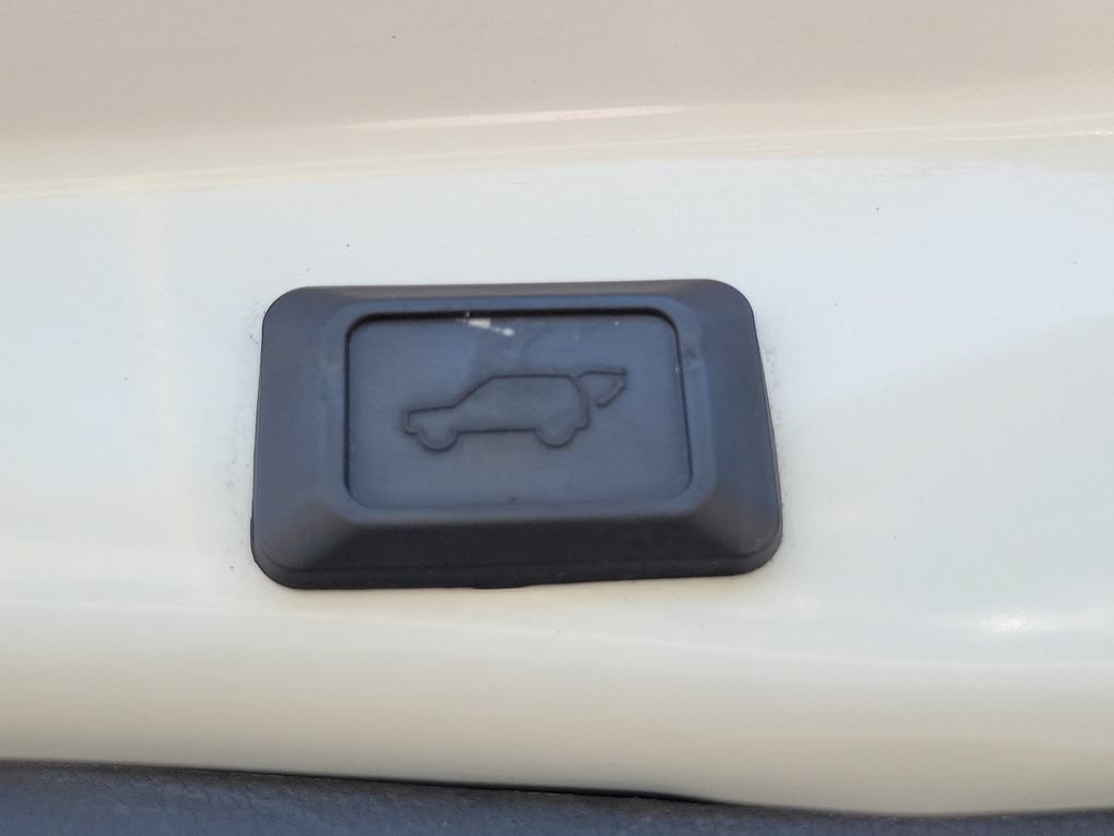 Used 2022 Toyota RAV4 XLE Premium FWD image 11