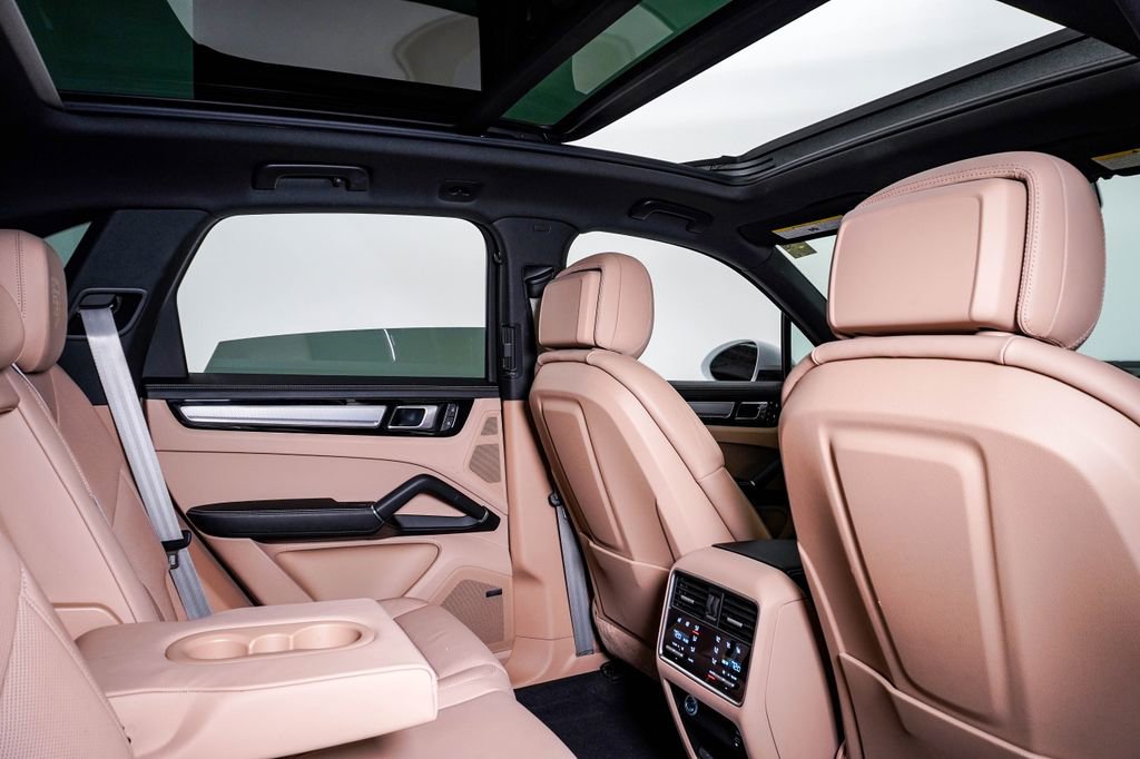 Certified 2023 Porsche Cayenne S Platinum image 16