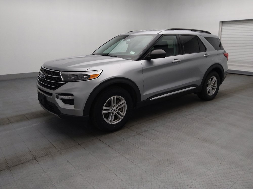 Used 2024 Ford Explorer XLT w/ Equipment Group 202A RWD image 2