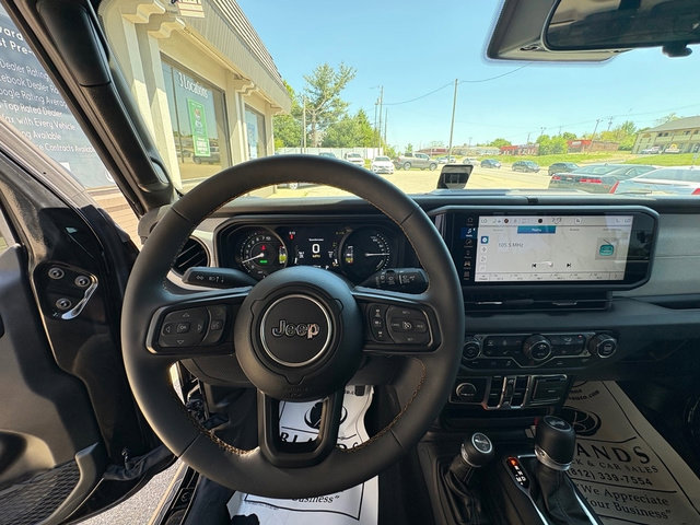 Used 2024 Jeep Wrangler Unlimited w/ Convenience Group AWD/4WD image 18