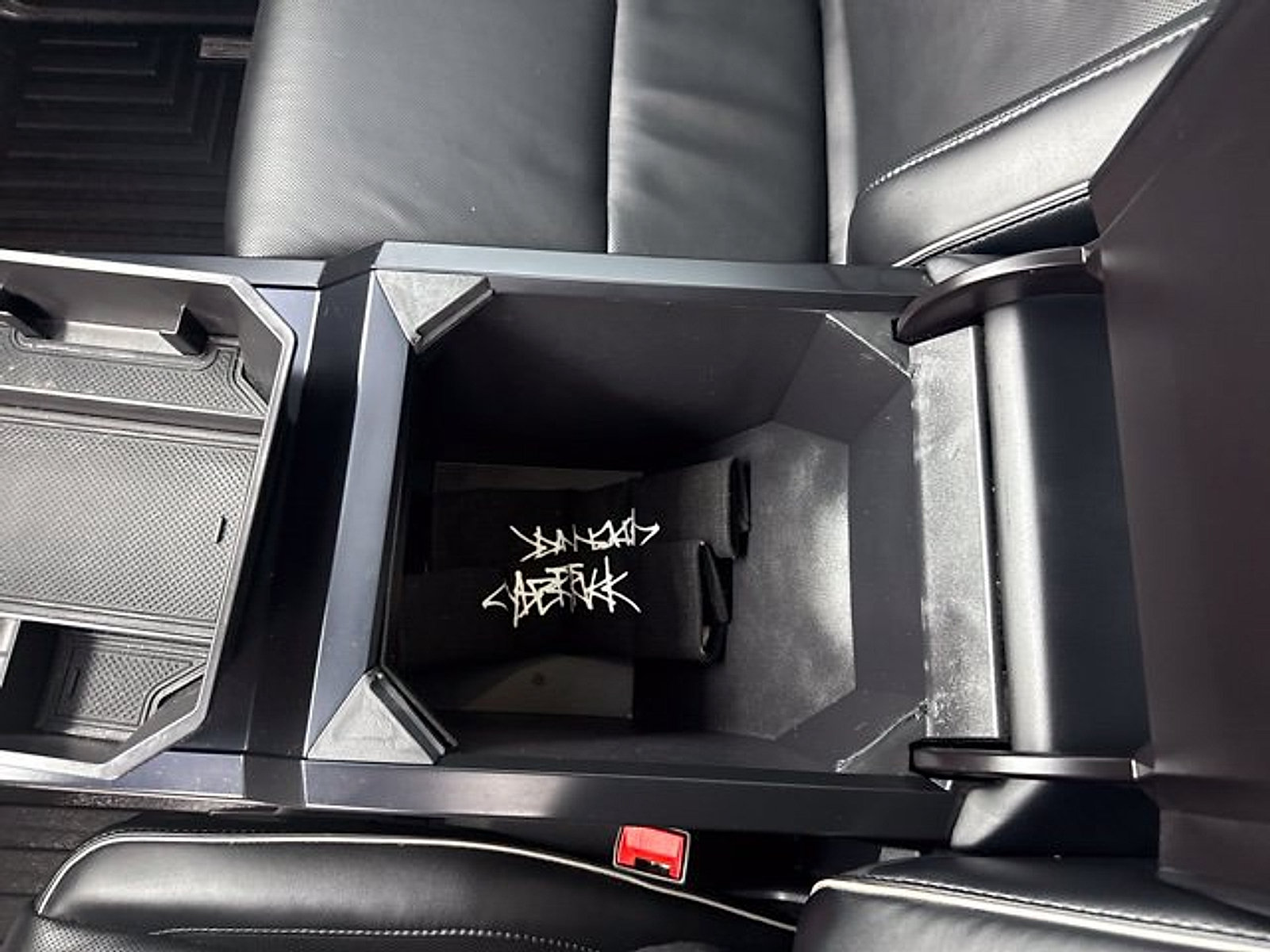 Used 2025 Tesla Cybertruck AWD Crew Cab image 19