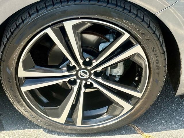 Used 2023 Nissan Sentra SR w/ SR Premium Package FWD image 29
