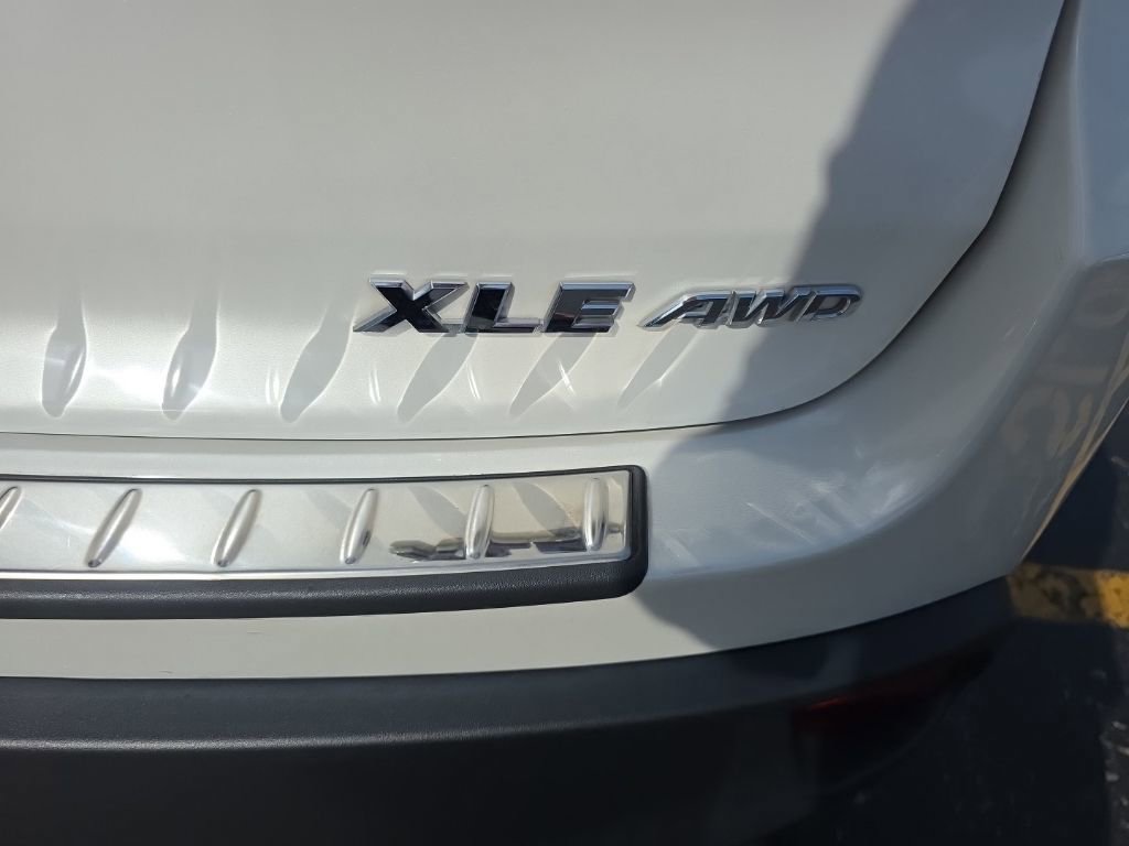 Used 2017 Toyota Highlander XLE image 5