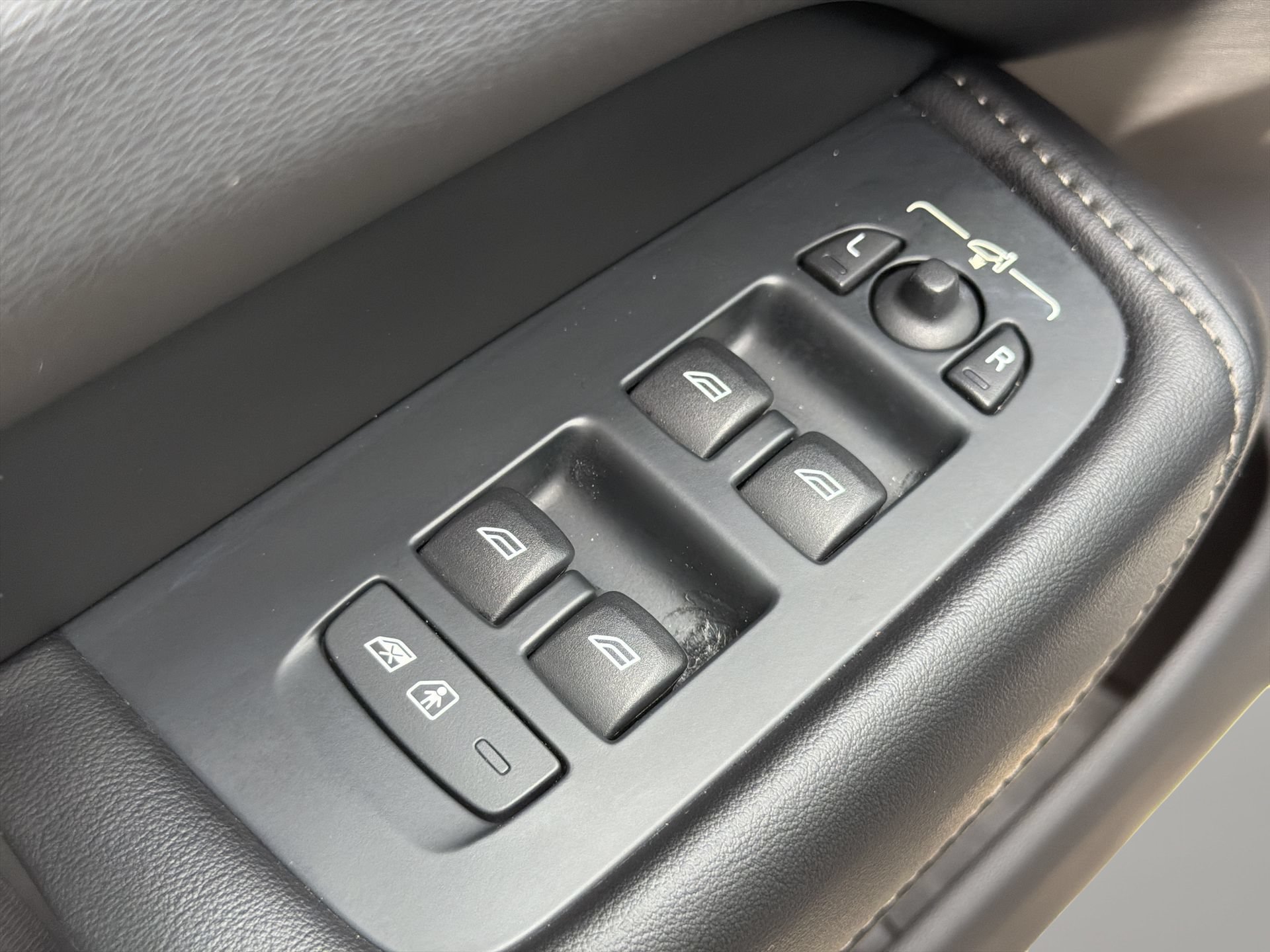 Used 2022 Volvo XC60 B5 Inscription w/ Protection Package Premier FWD image 53