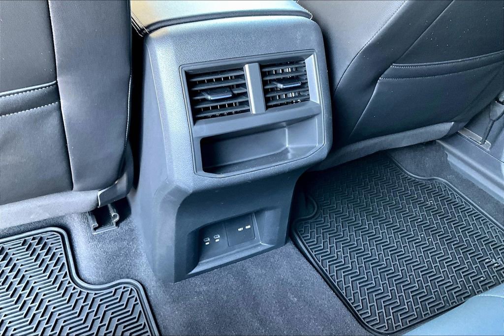 Used 2021 Volkswagen Atlas Cross Sport SEL R-Line image 33