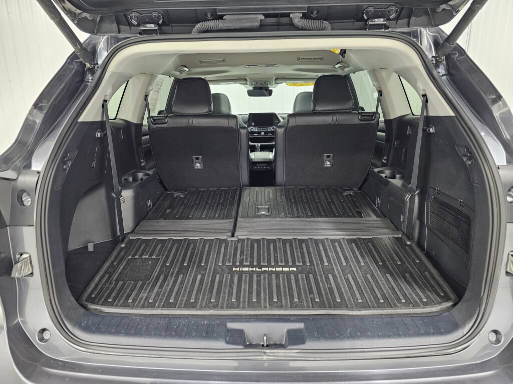 Used 2024 Toyota Highlander XLE AWD/4WD image 15