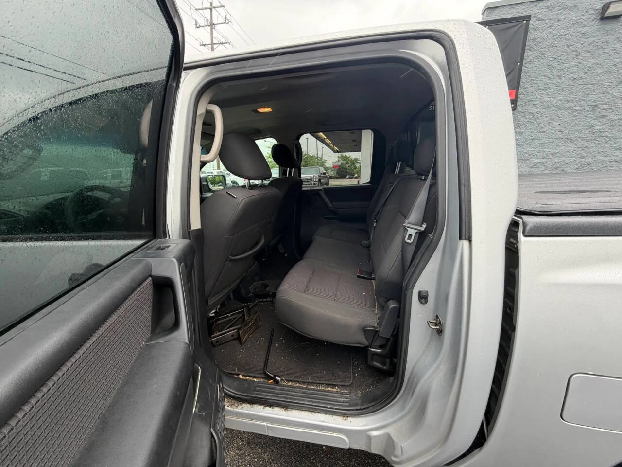 Used 2010 Nissan Titan SE AWD/4WD image 5