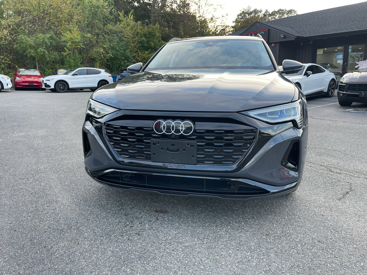 Used 2024 Audi Q8 e-tron Premium Plus w/ Premium Plus Package image 2