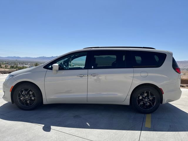 Used 2020 Chrysler Pacifica Touring-L FWD video 2