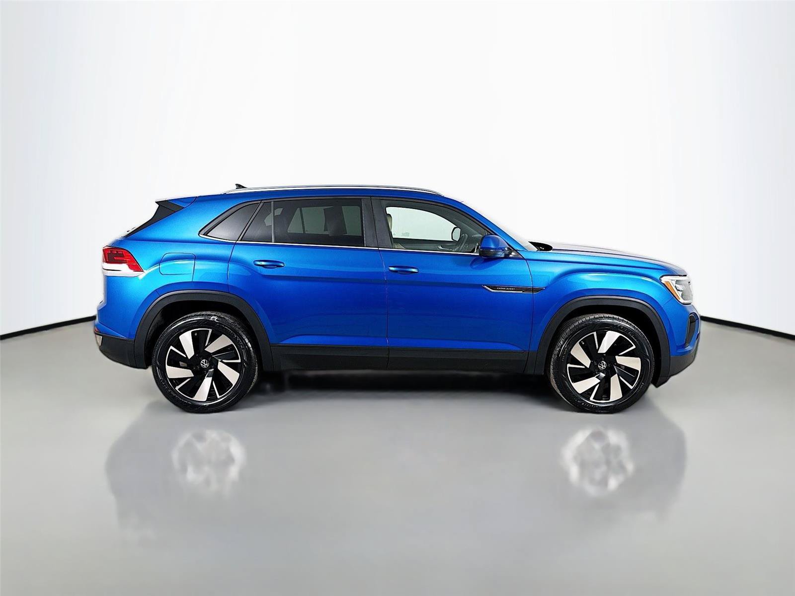 Used 2024 Volkswagen Atlas Cross Sport SE AWD/4WD image 10