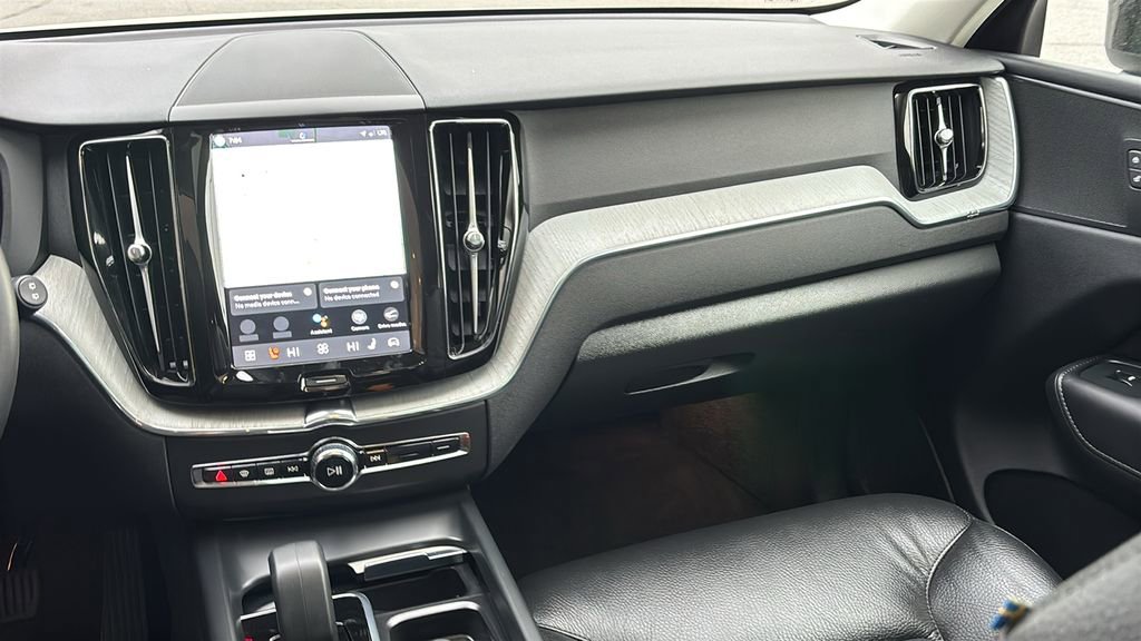 Certified 2025 Volvo XC60 B5 Plus AWD/4WD image 8