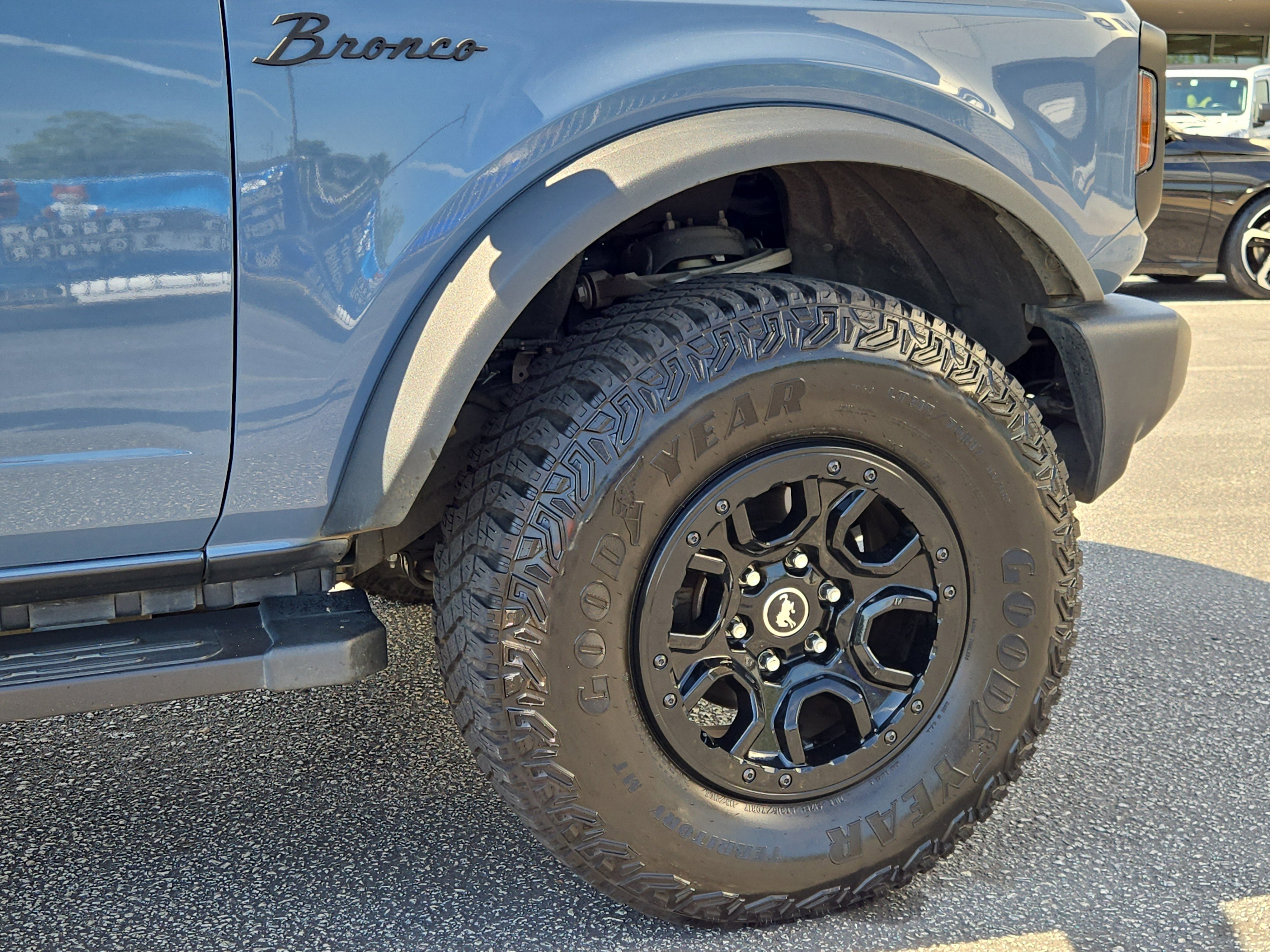Used 2023 Ford Bronco Outer Banks w/ Sasquatch Package AWD/4WD image 12
