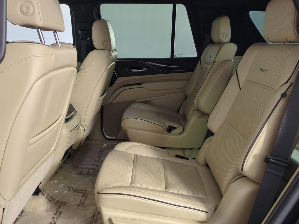 Used 2024 Cadillac Escalade Premium Luxury image 17