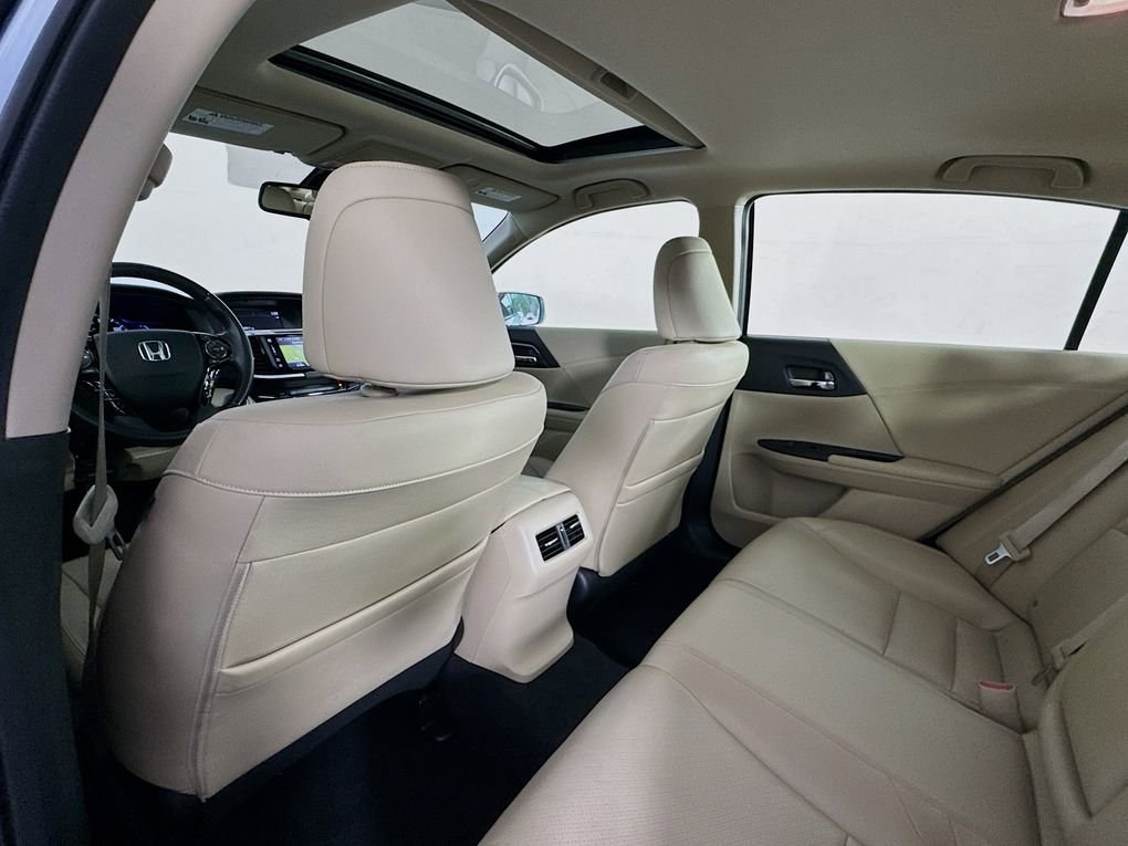 Used 2017 Honda Accord Touring image 18