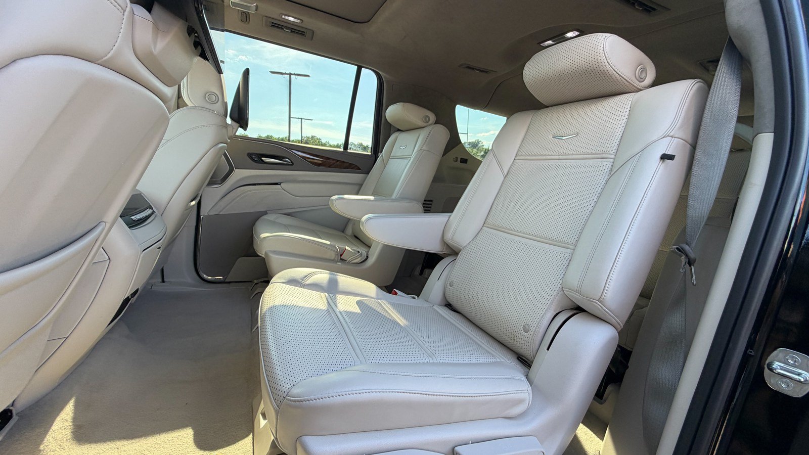 Used 2024 Cadillac Escalade ESV Sport Platinum w/ LPO, ONYX Package AWD/4WD image 29